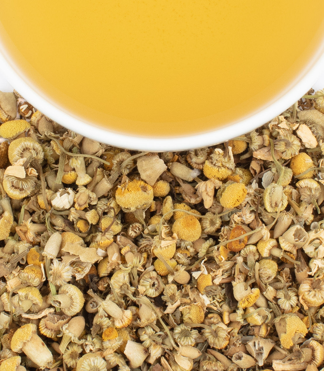 Harney & Sons New York Blend, Tin of 20 Sachets, displayed in a cup, showcasing the tea's color and packaging.