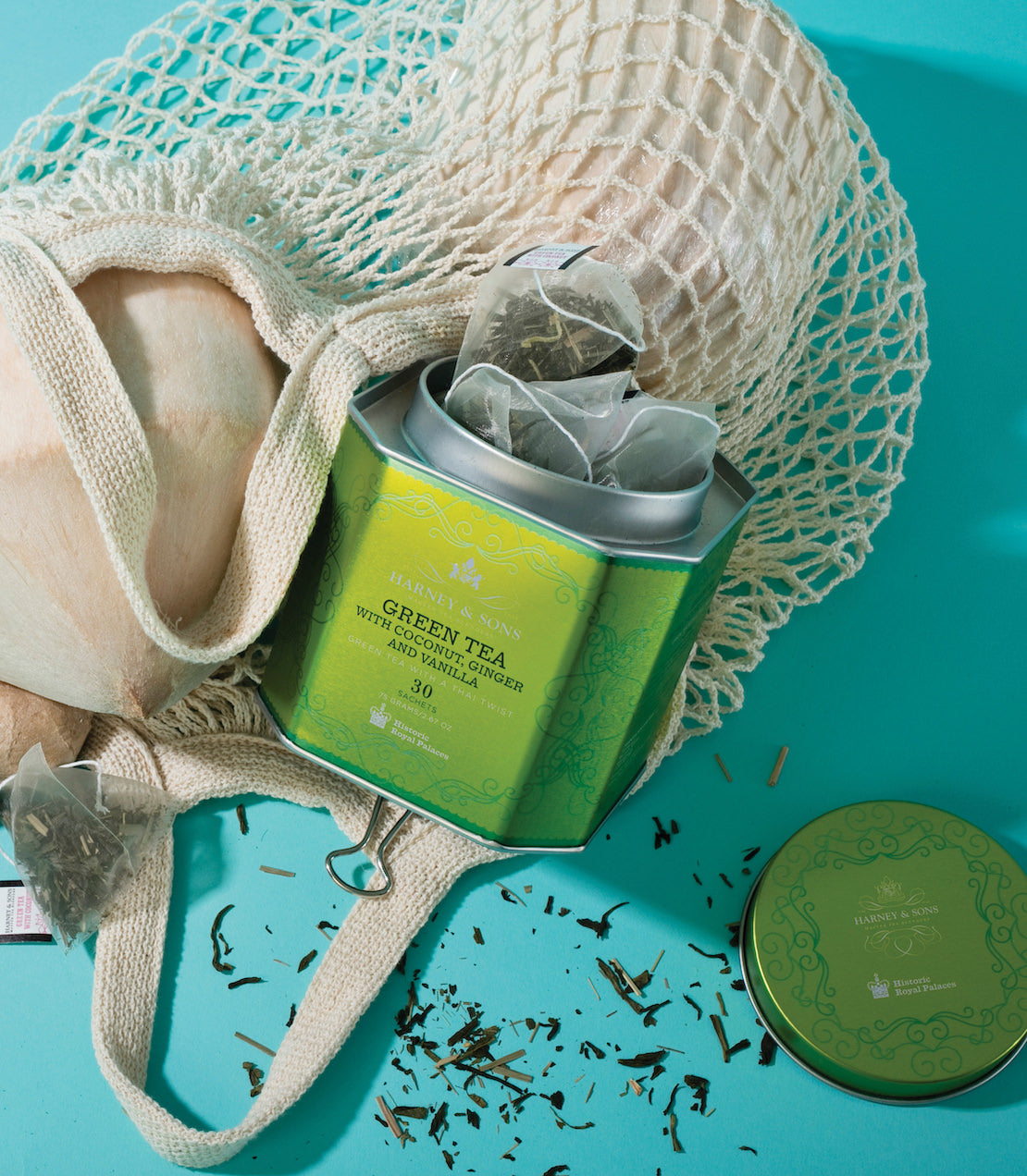 Harney & Sons Green Tea with Coconut, Ginger and Vanilla, HRP Tin of 30 Sachets, displayed in a tin packaging.