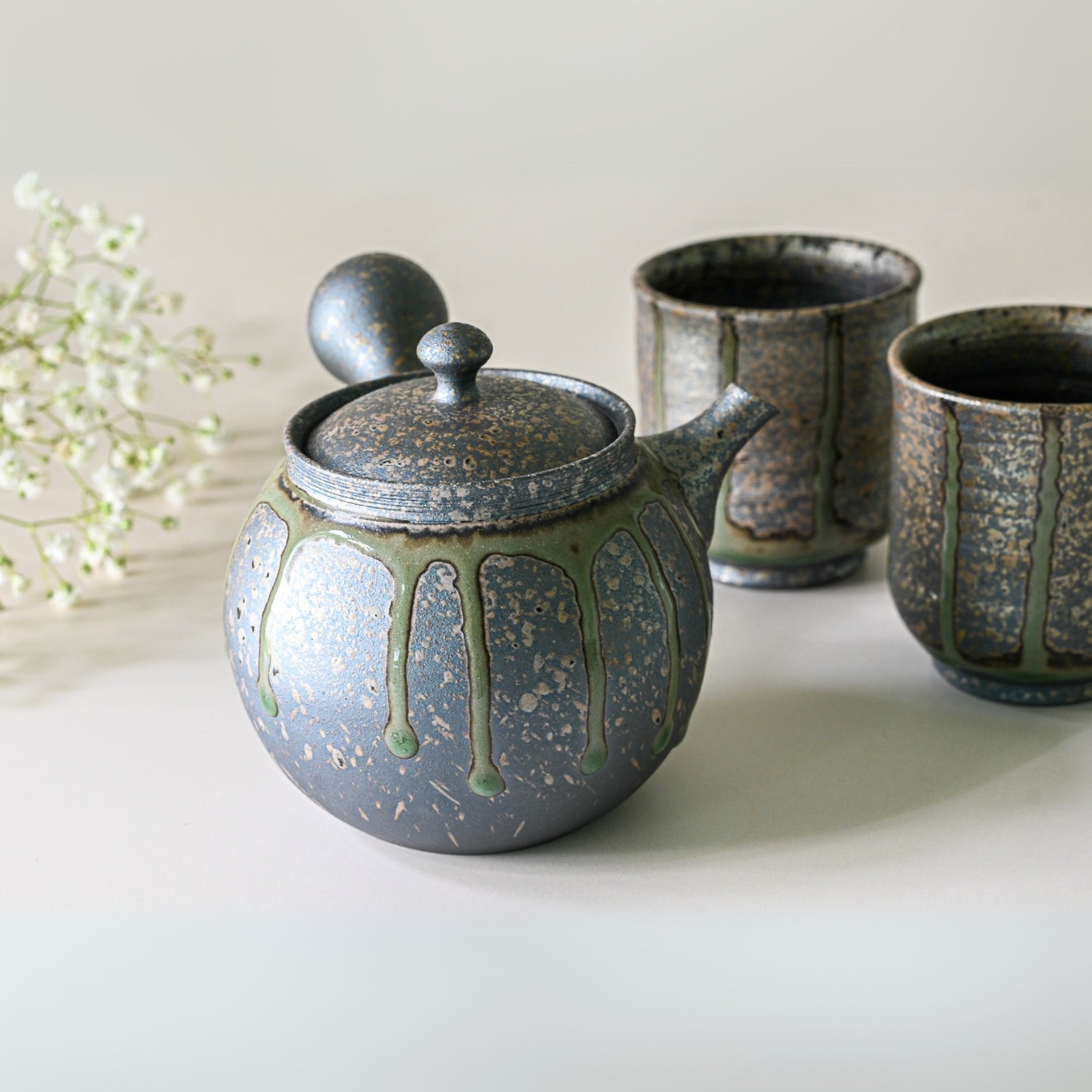Aprika Life Japanese Kyusu Set - Teapot with Filters (230ml) and Two Cups, featuring a traditional design for tea brewing.