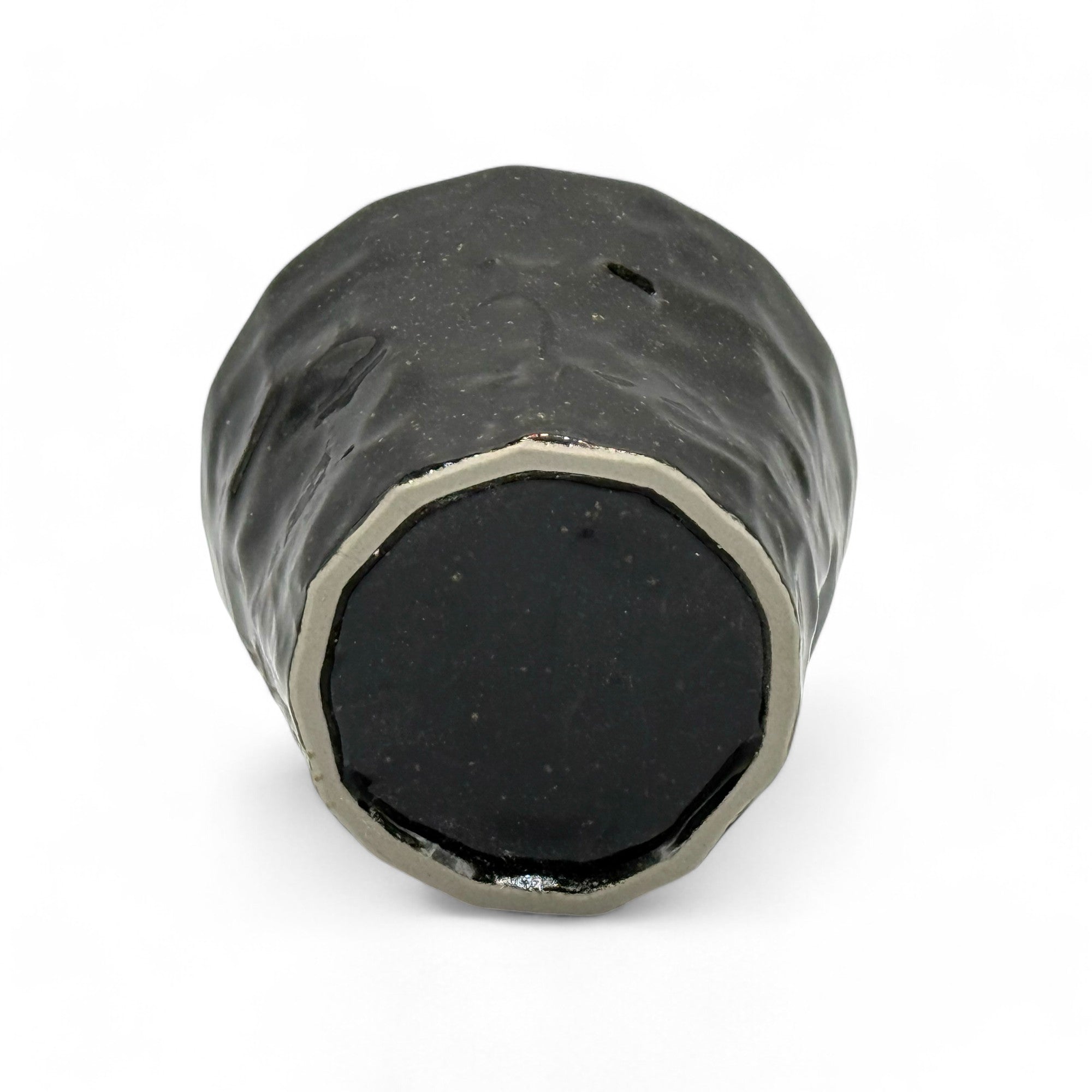 Inoue Tea Kuro Rock Black Mino-yaki Yunomi - Japanese Teacup, featuring a traditional black ceramic design.