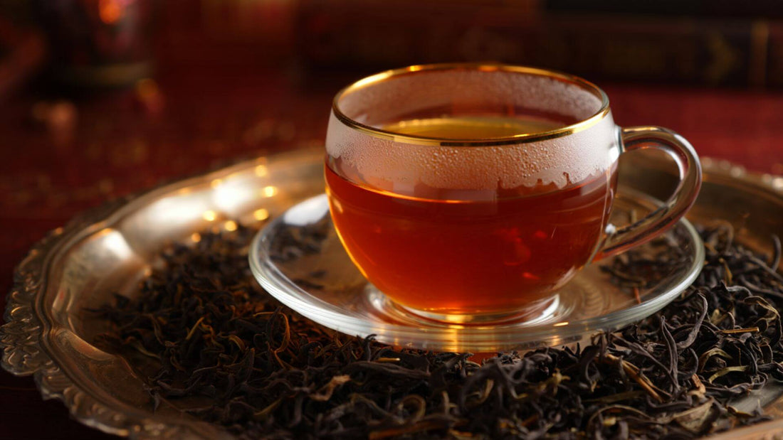 A ceylon tea surrounded by loose leaf ceylon black tea