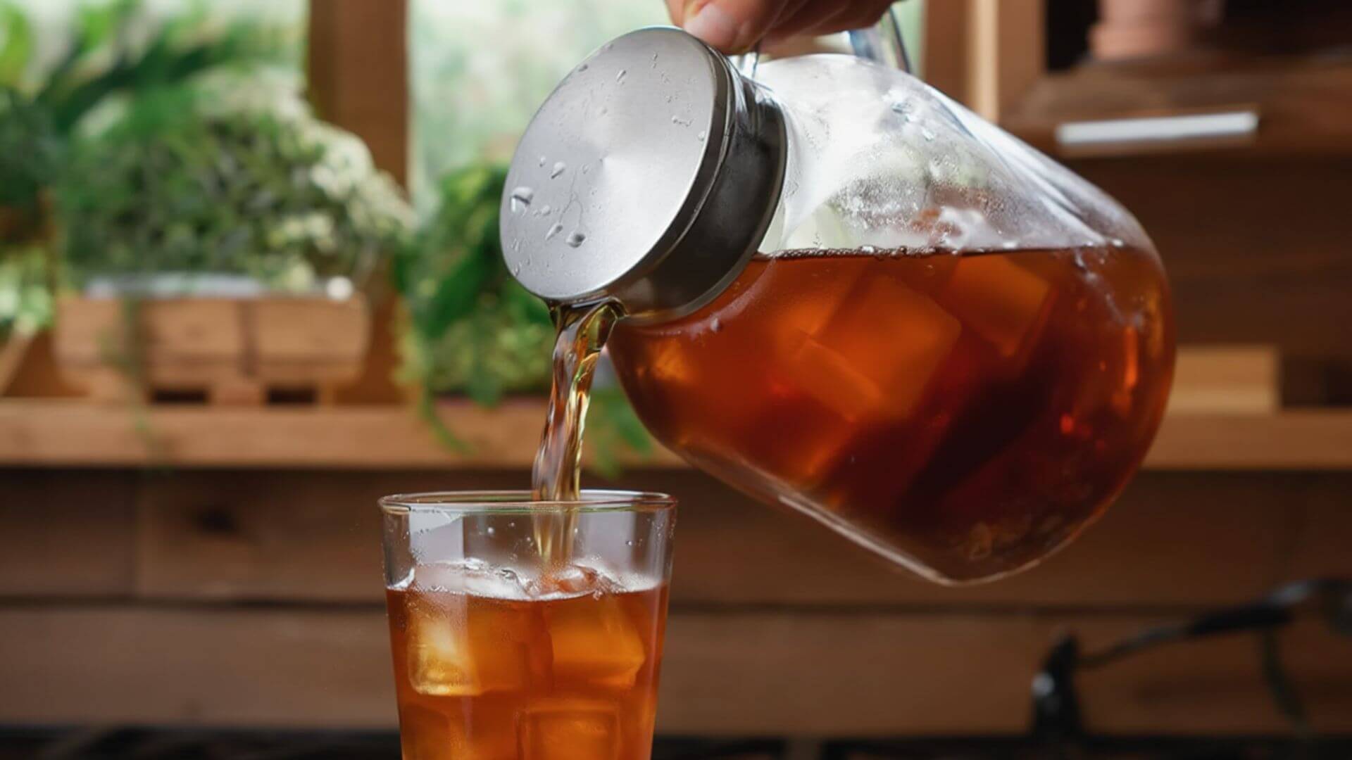 An iced tea being poured to a glass