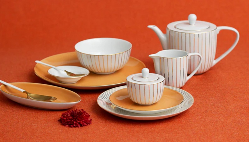 a set of Casanoi Teaware named Porcel Golden Orbit