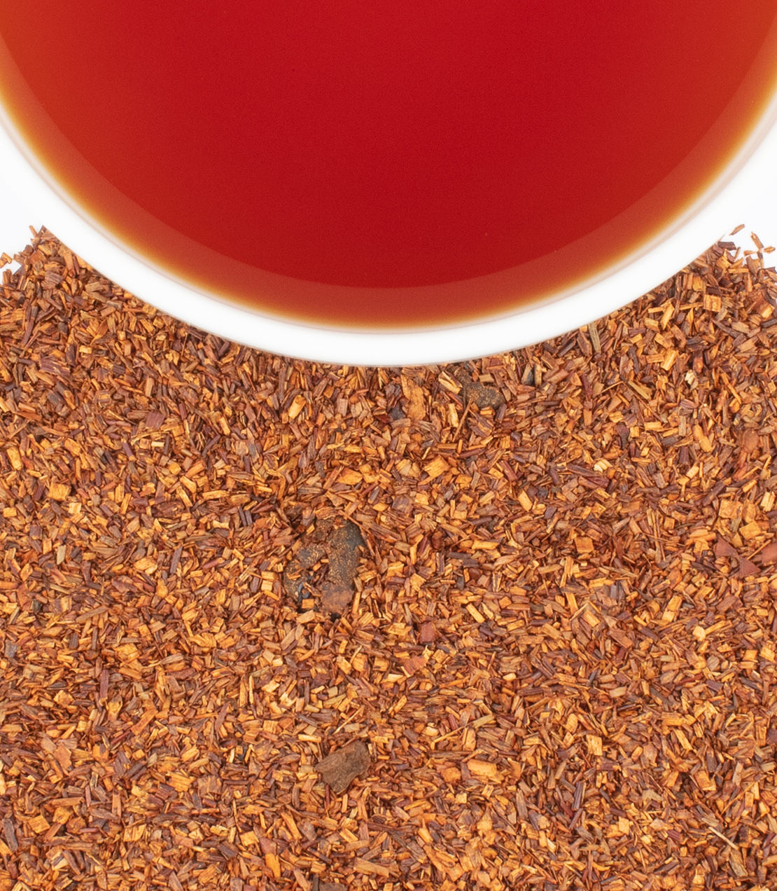 Harney & Sons Berry Cobbler, Tin of 20 Sachets, displayed in a cup with tea steeping, featuring a berry cobbler flavor.