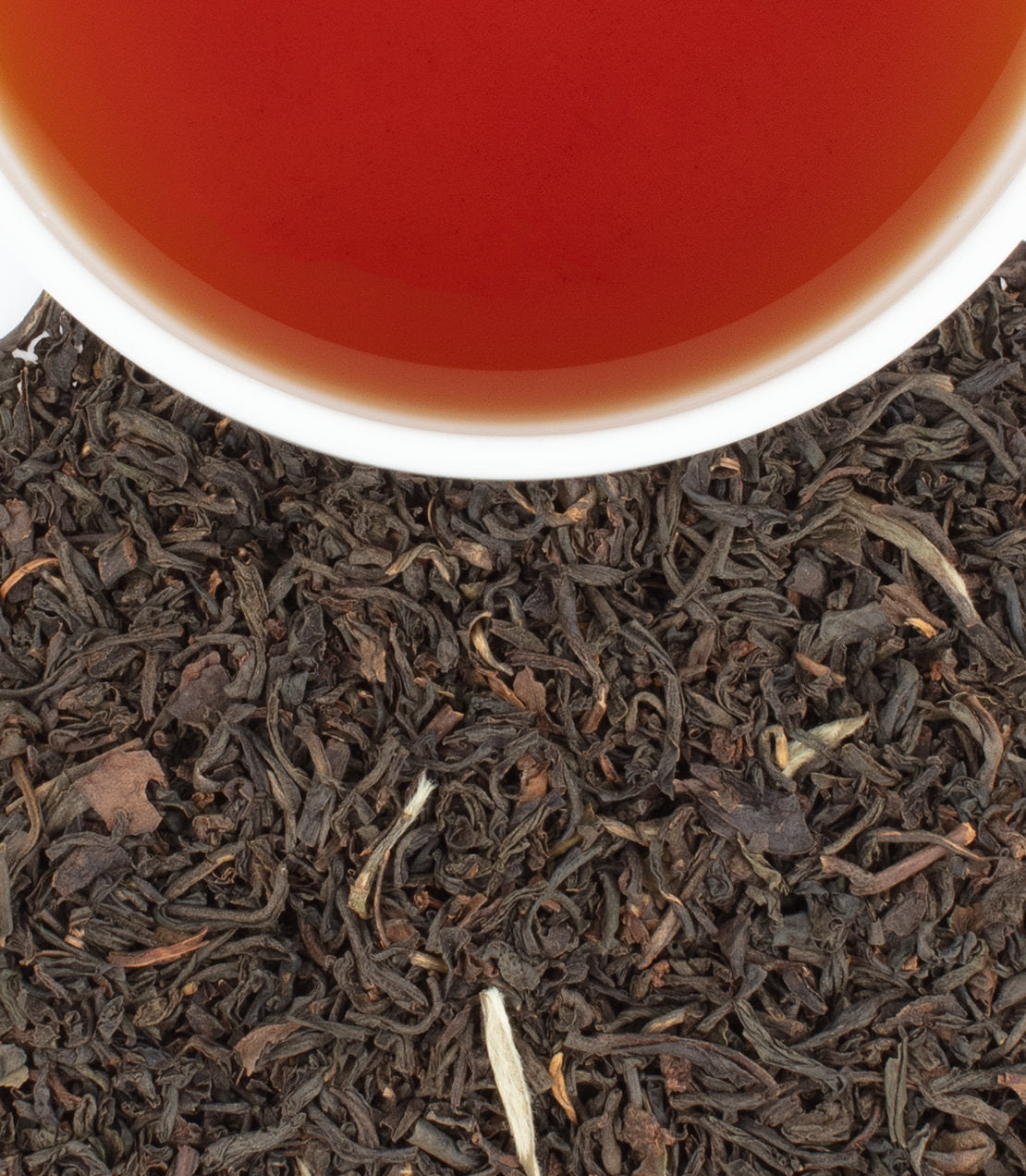 Harney & Sons Earl Grey Supreme, Classic Tin of 20 Sachets displayed in a cup, showcasing the tea's color and aroma.