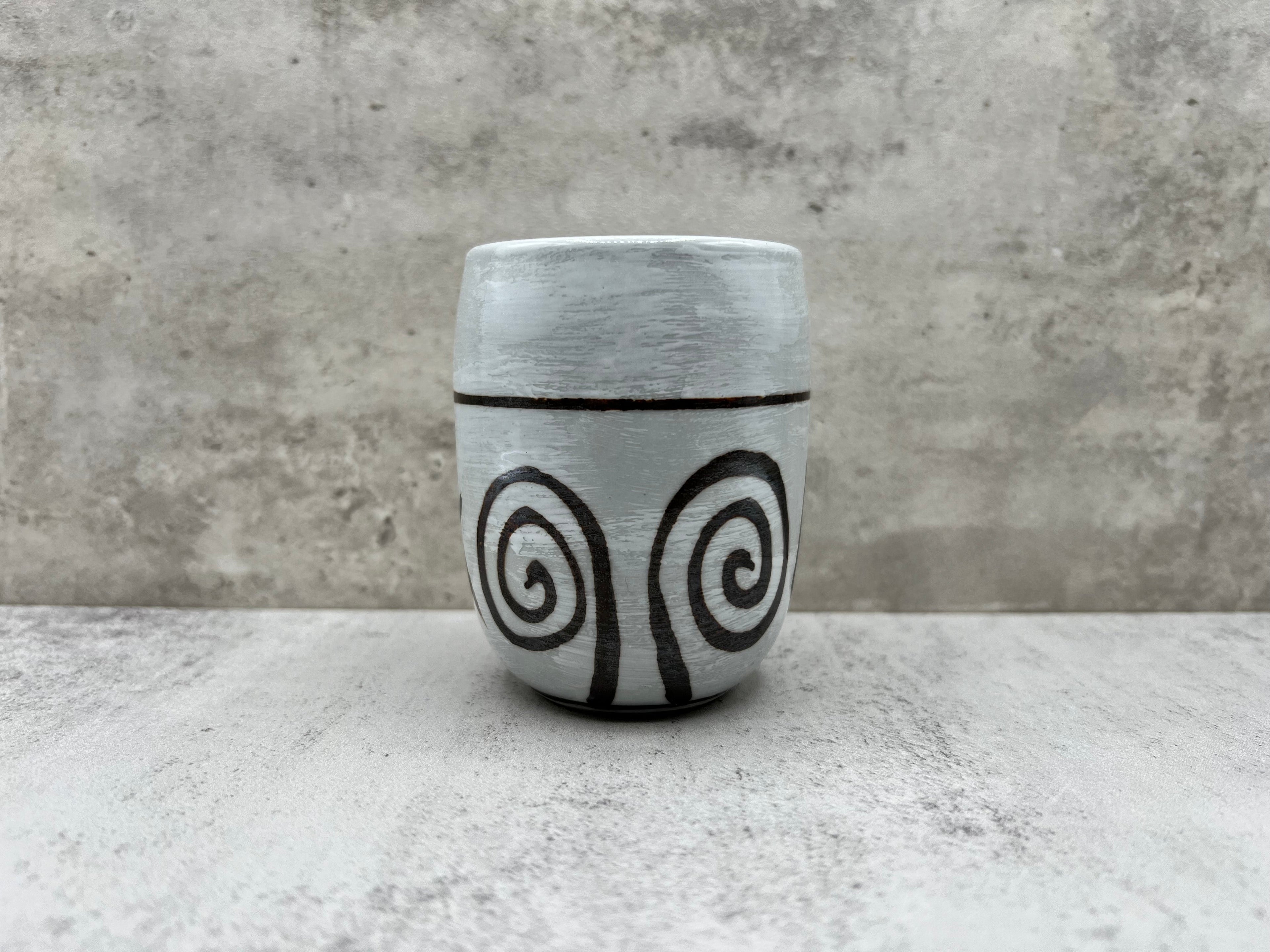 Inoue Tea Shirohake Naruto Gray Mino-yaki Yunomi - Japanese teacup with a gray ceramic finish and traditional design.
