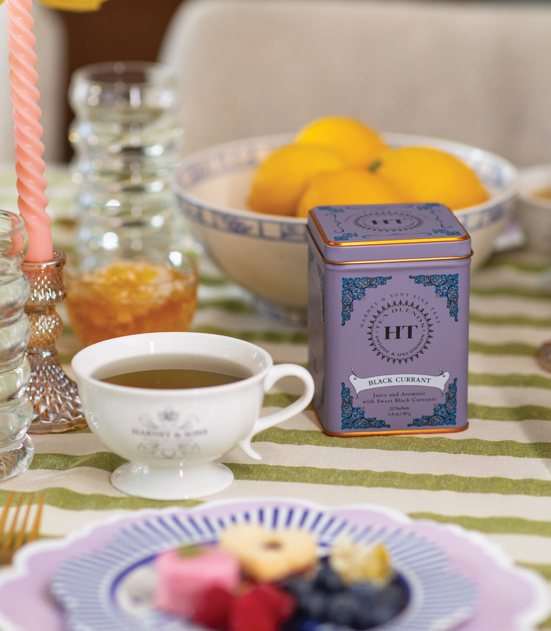 Harney & Sons Black Currant, HT Tin of 20 Sachets, showing an elegant tin packaging with tea sachets displayed.