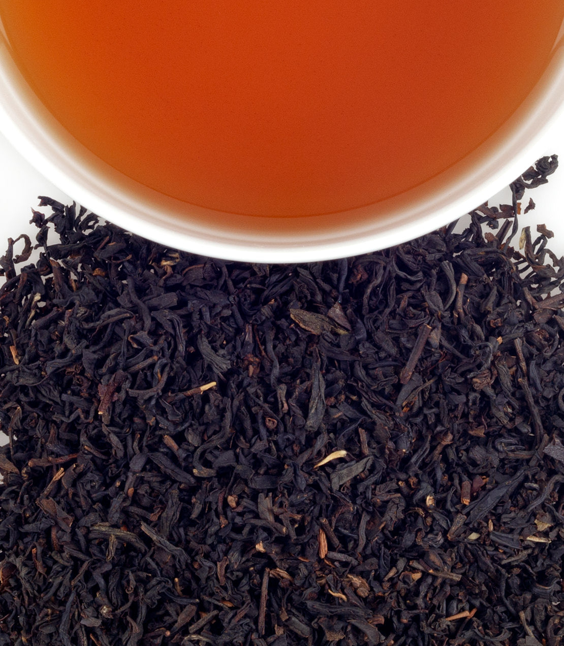 Harney & Sons Tower of London Blend HRP Tin with 30 sachets, displayed in a cup, showcasing the tea's rich color.