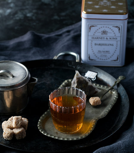 Harney & Sons Darjeeling, Classic Tin of 20 Sachets, featuring a tin with tea sachets, designed for brewing 12 oz. cups.