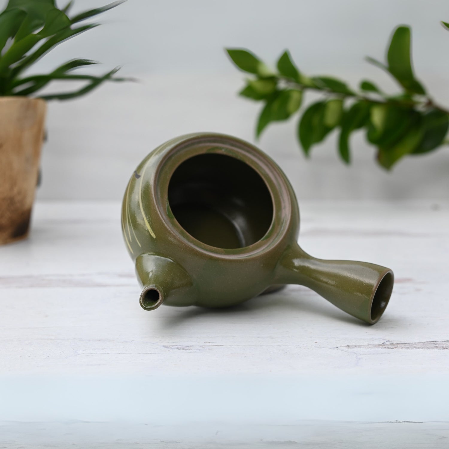 Aprika Life Green Kuysu with Flowers - Japanese Handmade Teapot with Premium Tea Strainer - 12 fl oz/360ml