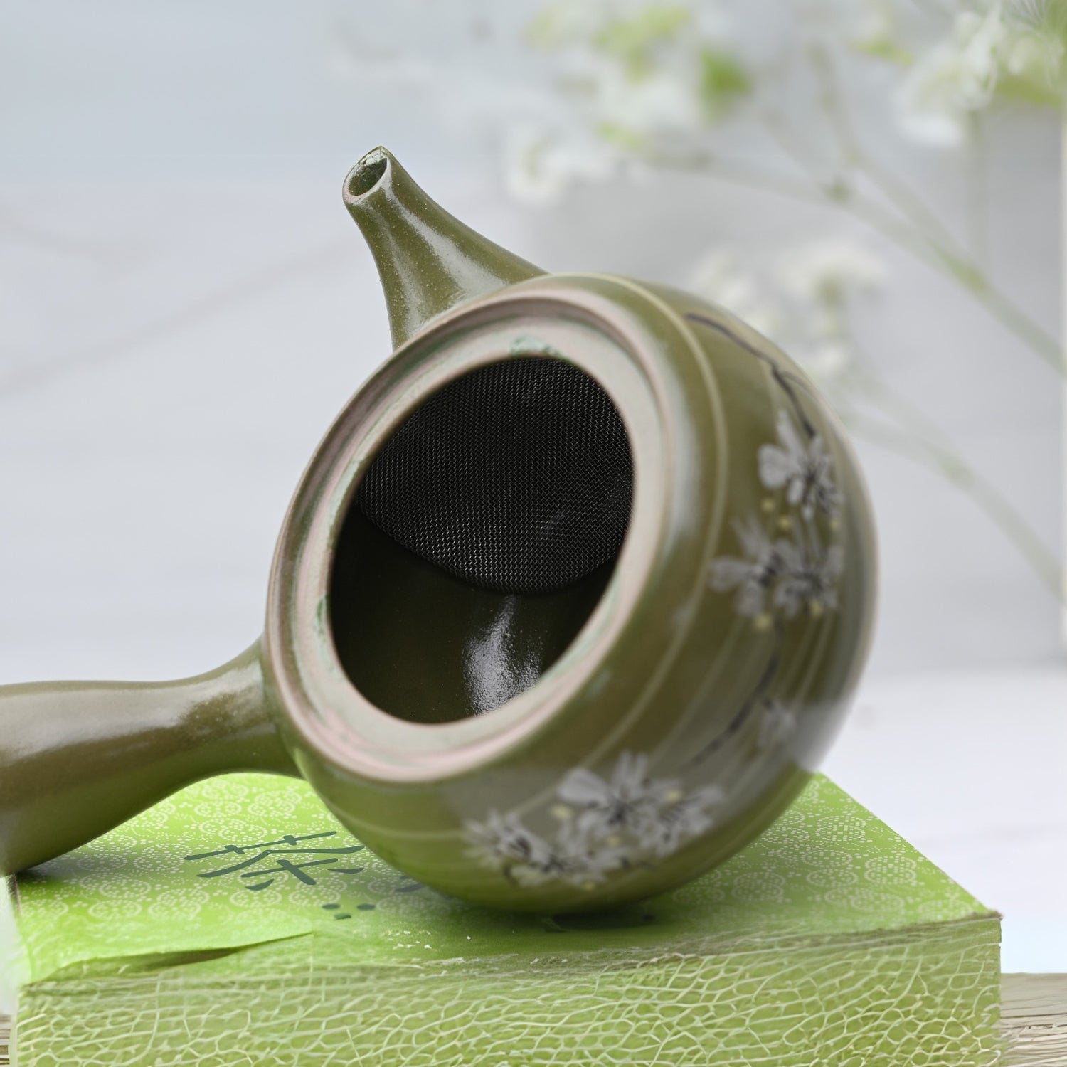Aprika Life Green Kuysu with Flowers - Japanese Handmade Teapot with Premium Tea Strainer - 12 fl oz/360ml