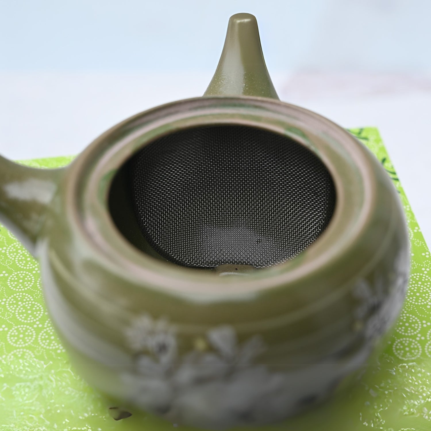 Aprika Life Green Kuysu with Flowers - Japanese Handmade Teapot with Premium Tea Strainer - 12 fl oz/360ml