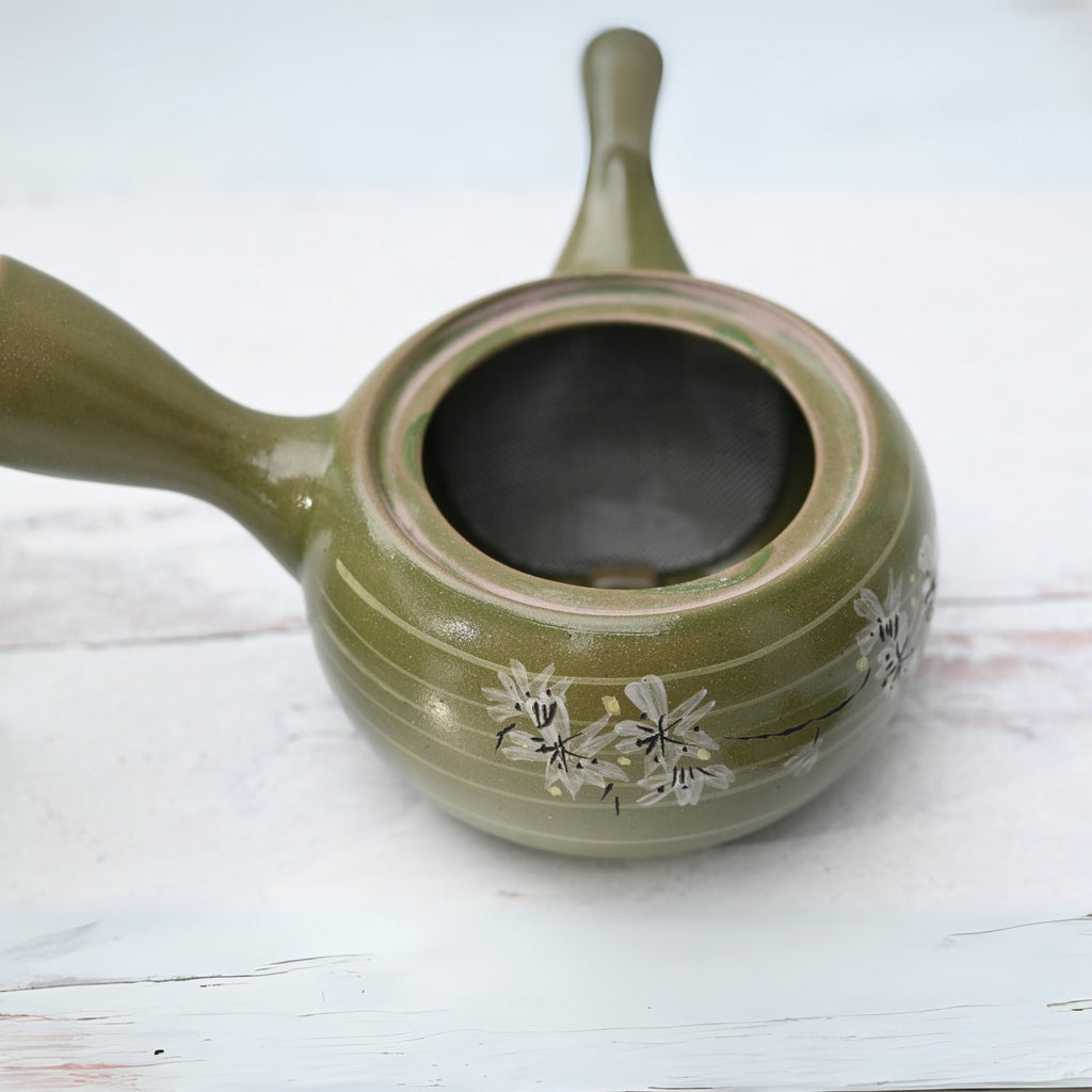 Aprika Life Green Kuysu with Flowers - Japanese Handmade Teapot with Premium Tea Strainer - 12 fl oz/360ml