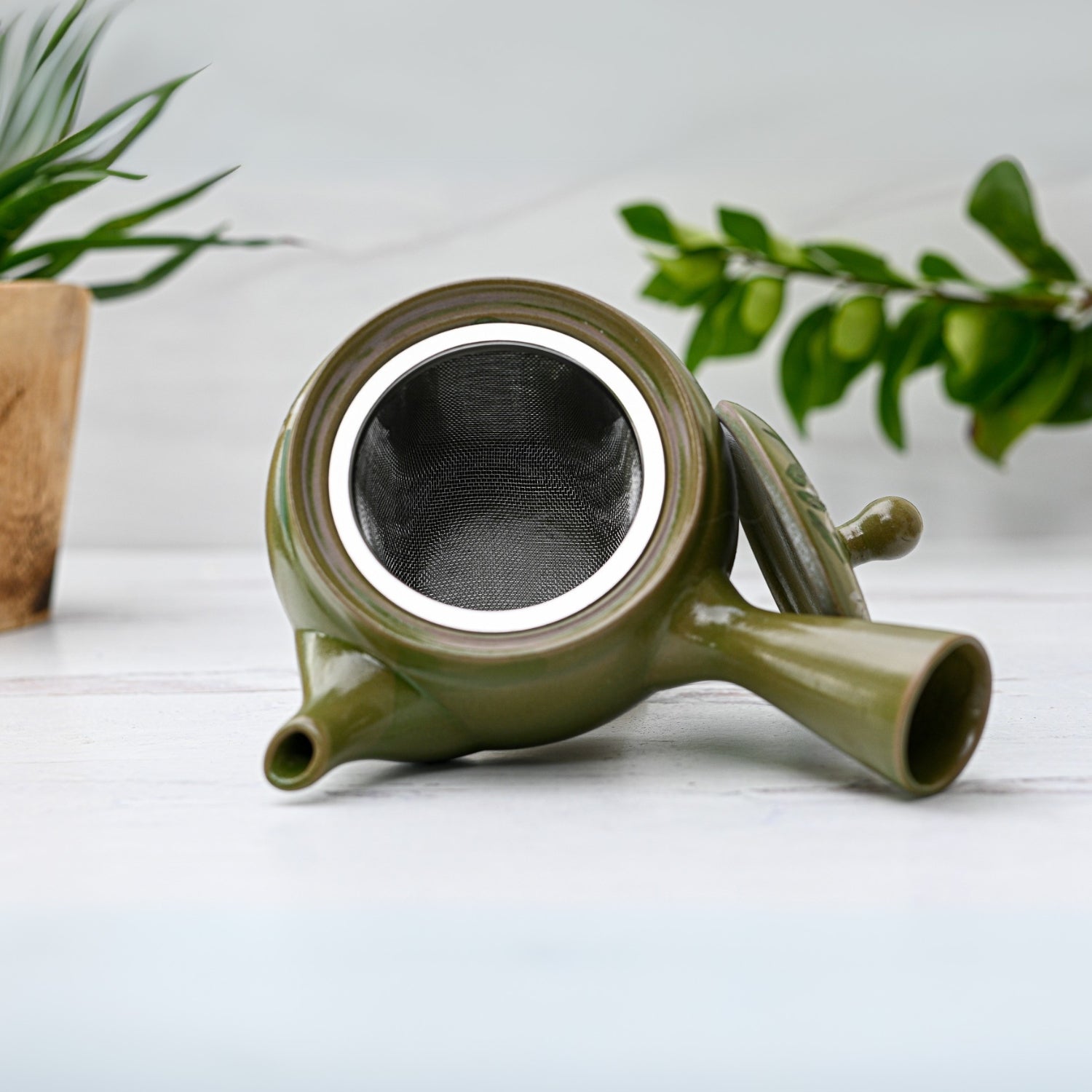 Aprika Life Green Kuysu with Flowers - Japanese Handmade Teapot with Premium Tea Strainer - 14 fl oz/420ml