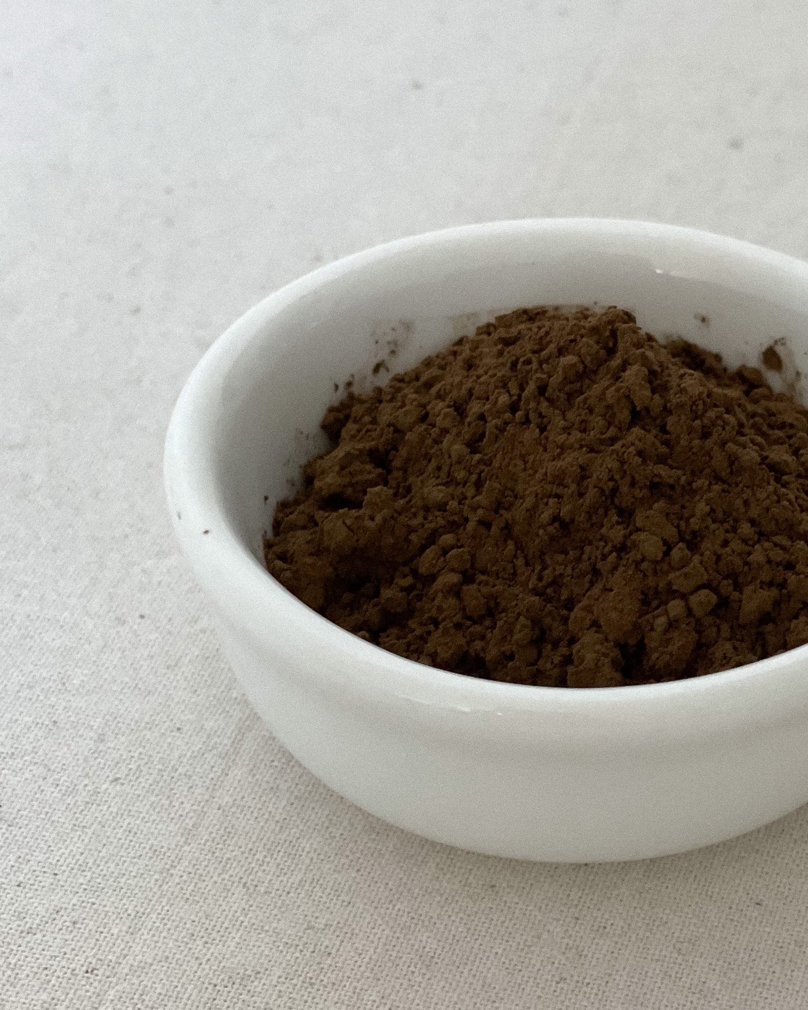 Teappo Coffee Oolong Powder in packaging, displayed on a surface, showcasing its fine, greenish-brown powder texture.