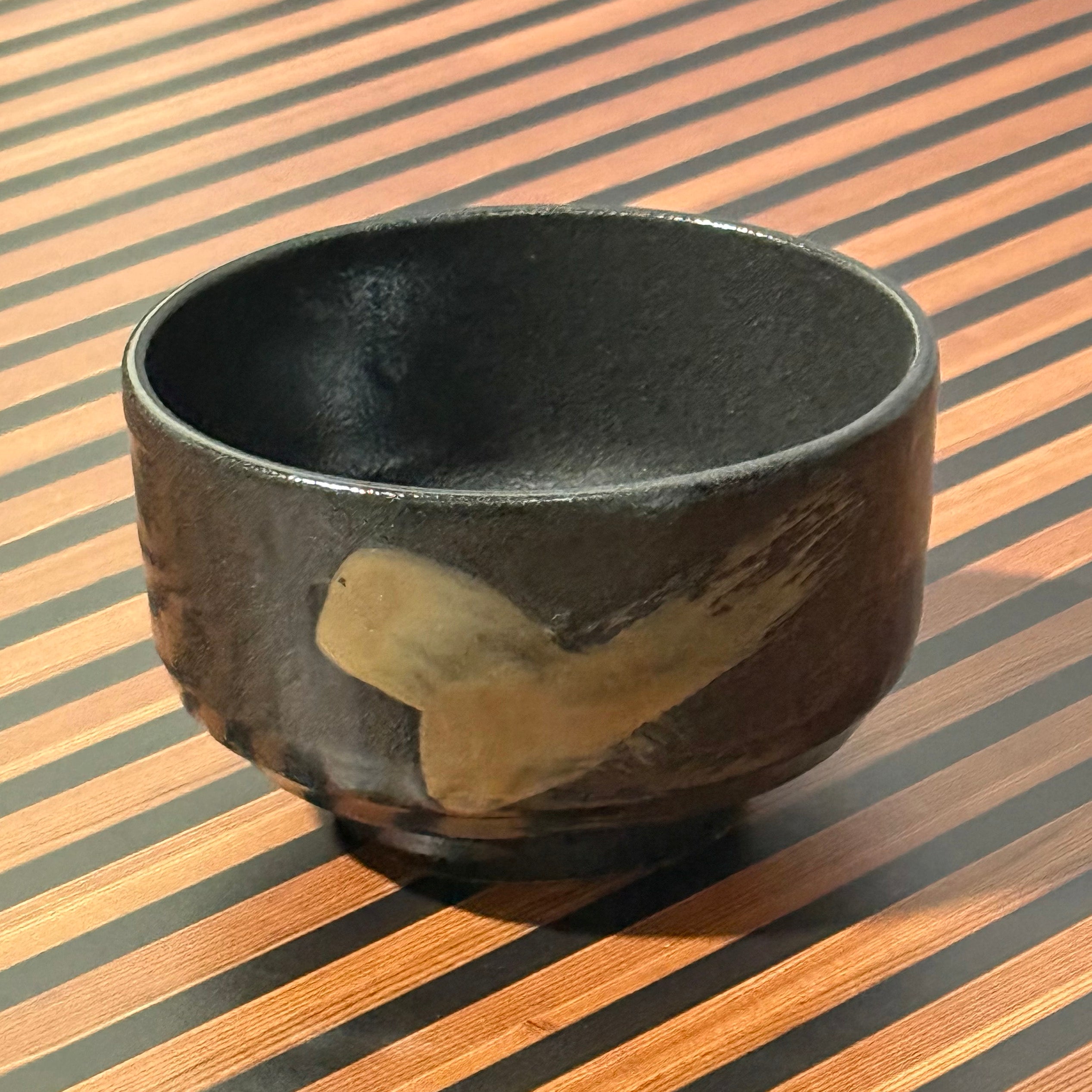 Inoue Kurogane Hake Black Mino-yaki Chawan by Genji - Japanese Matcha Bowl