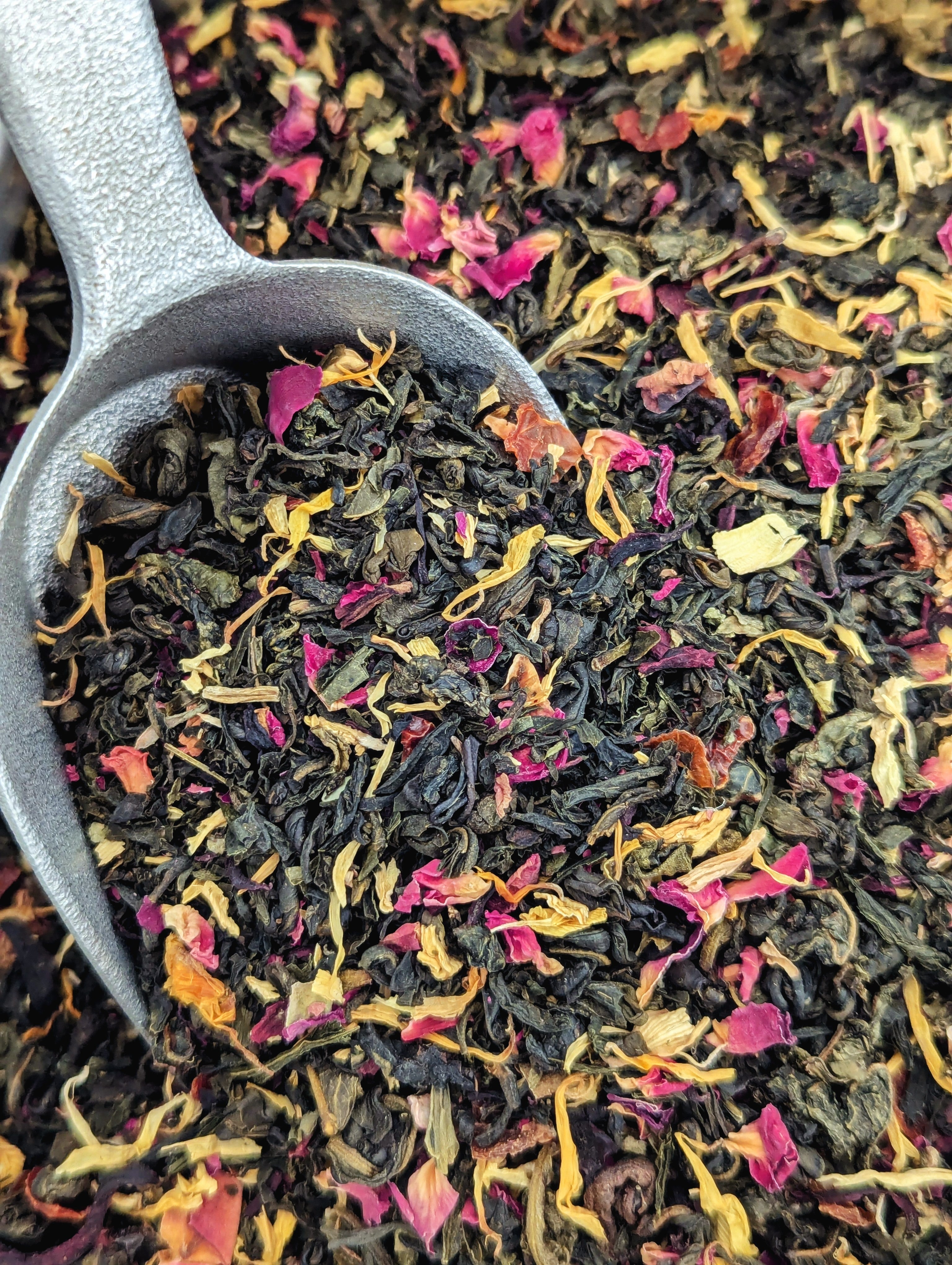 Zum Zum Red Rose Oolong Tea