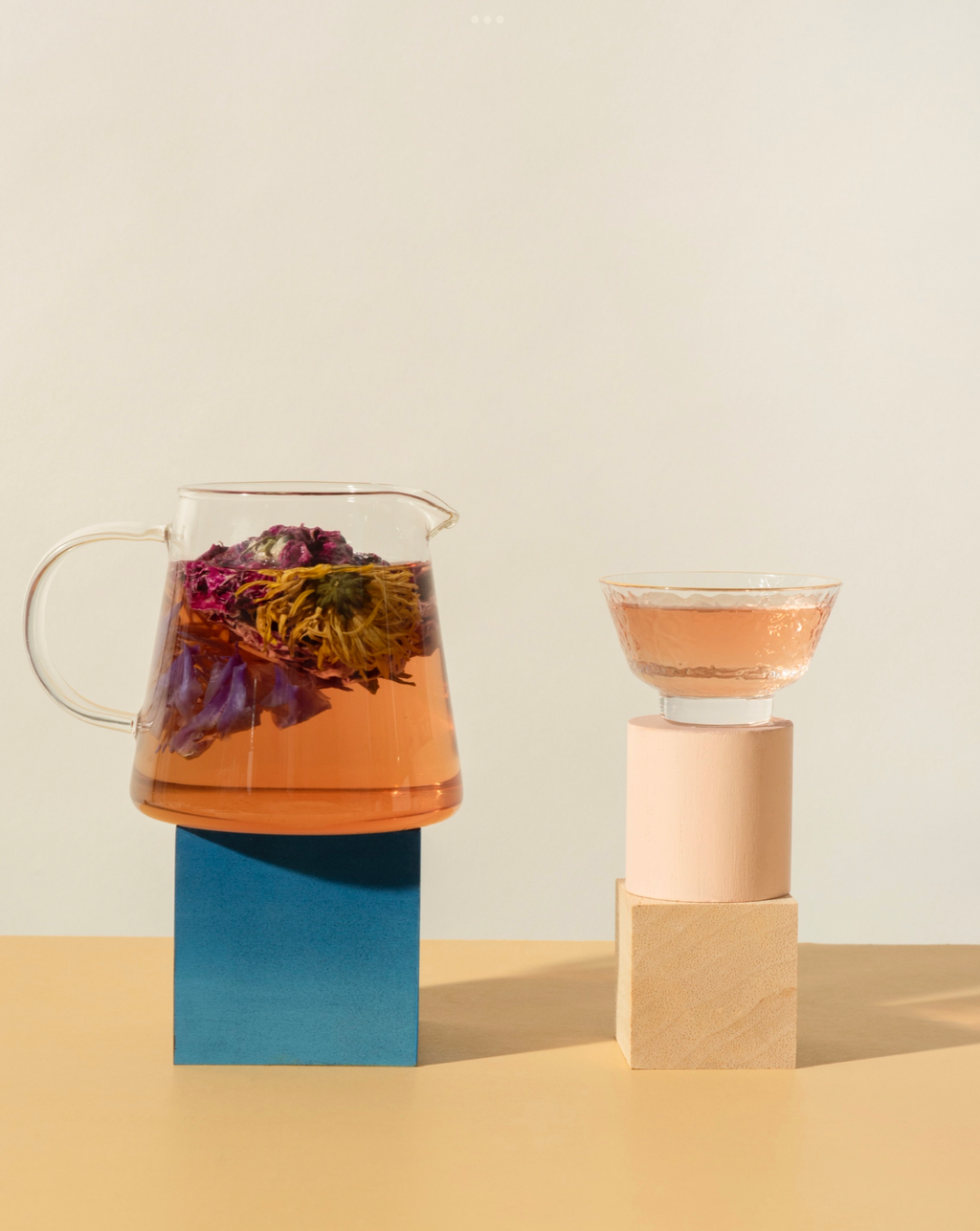 The Qi Gold rim glass cups (2)