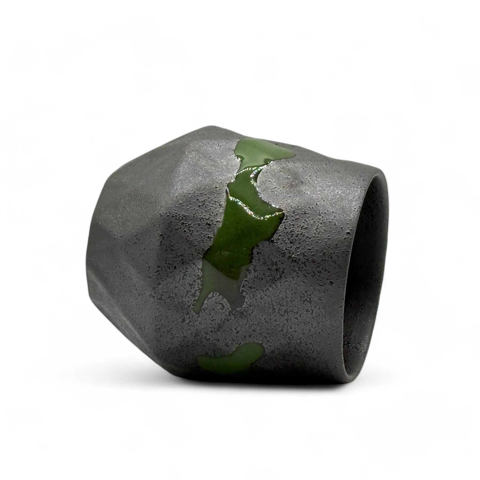 Inoue Tea Kurobuki Ryusui Grey Green Mino-yaki Yunomi - Japanese Teacup