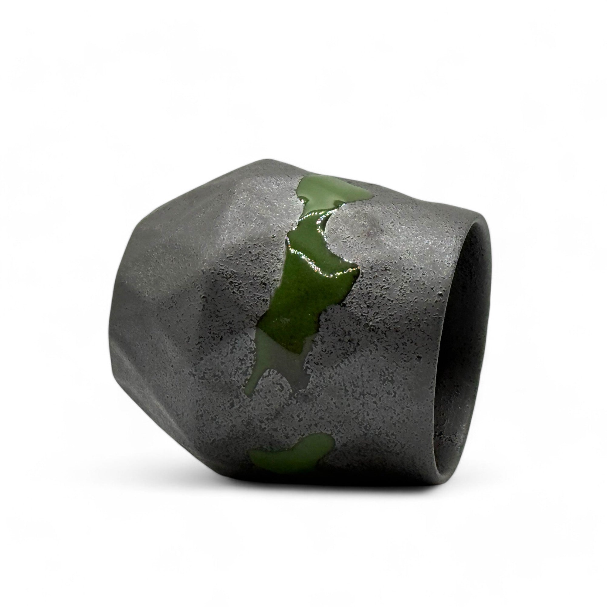 Inoue Tea Kurobuki Ryusui Grey Green Mino-yaki Yunomi - Japanese Teacup shown in the image