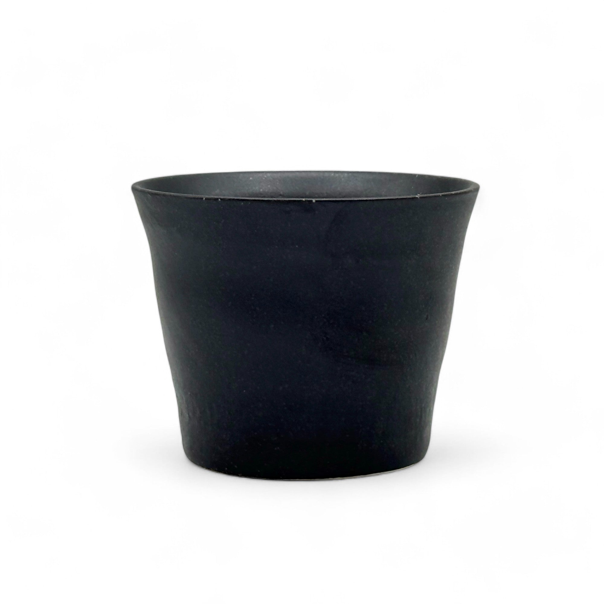 Inoue Tea Kuro Black Tesshin Mino-yaki Yunomi - Japanese teacup showcasing black ceramic craftsmanship, 3.6" wide, 3" high, 9oz capacity.