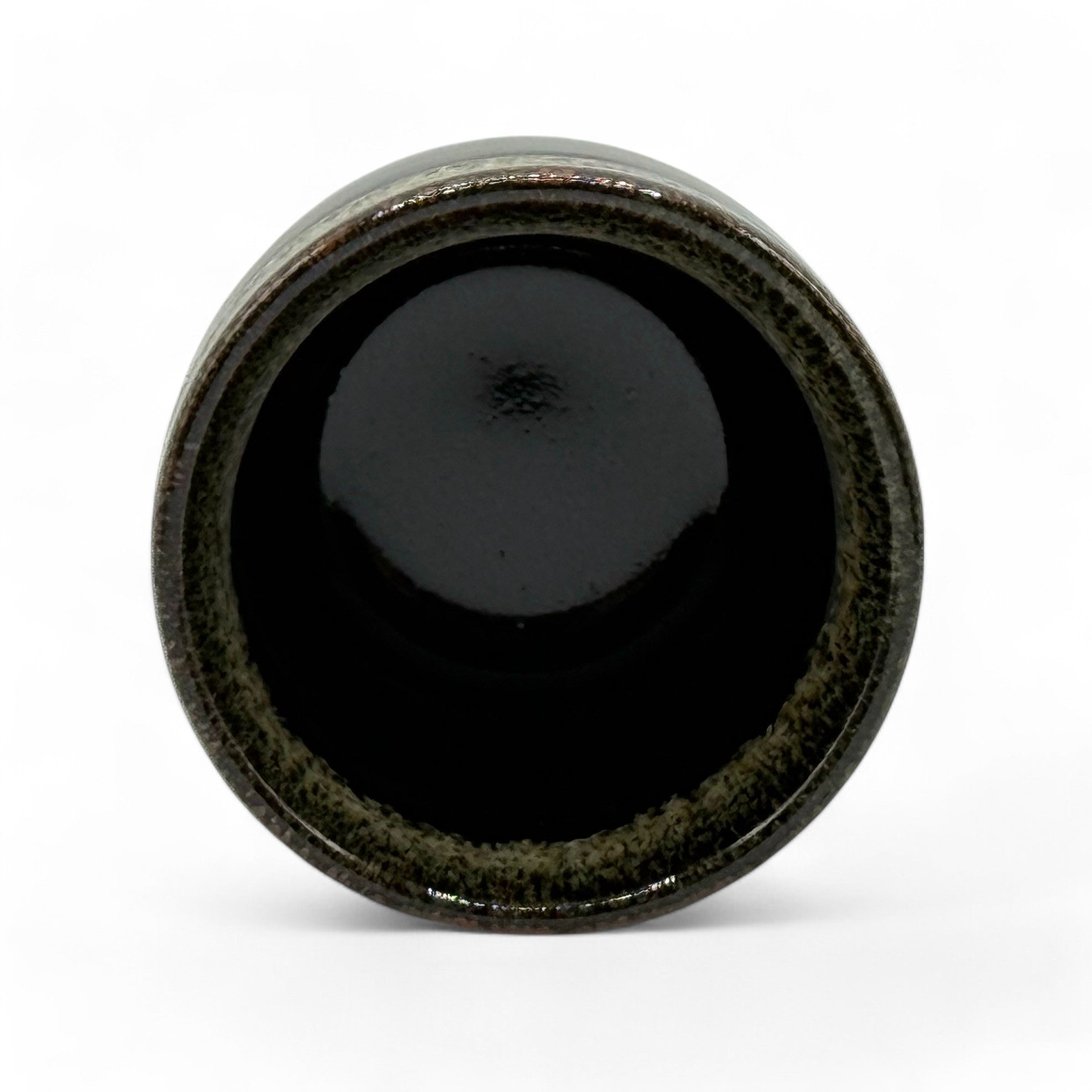 Inoue Tea Tetsu Black Mino-yaki Yunomi - Japanese Teacup, featuring a traditional design and rich black color.
