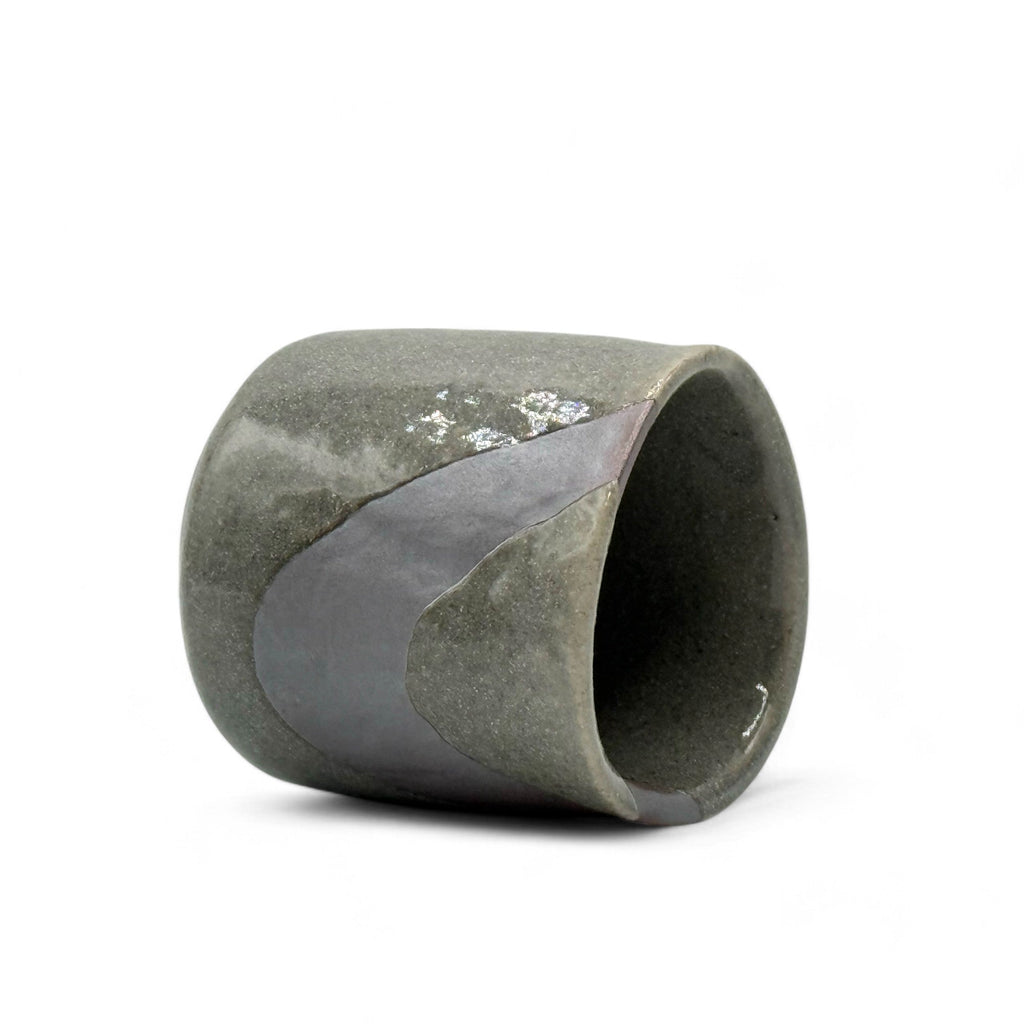Inoue Nezumi Shino Gray Sankaku Mino-yaki Yunomi - Japanese Teacup