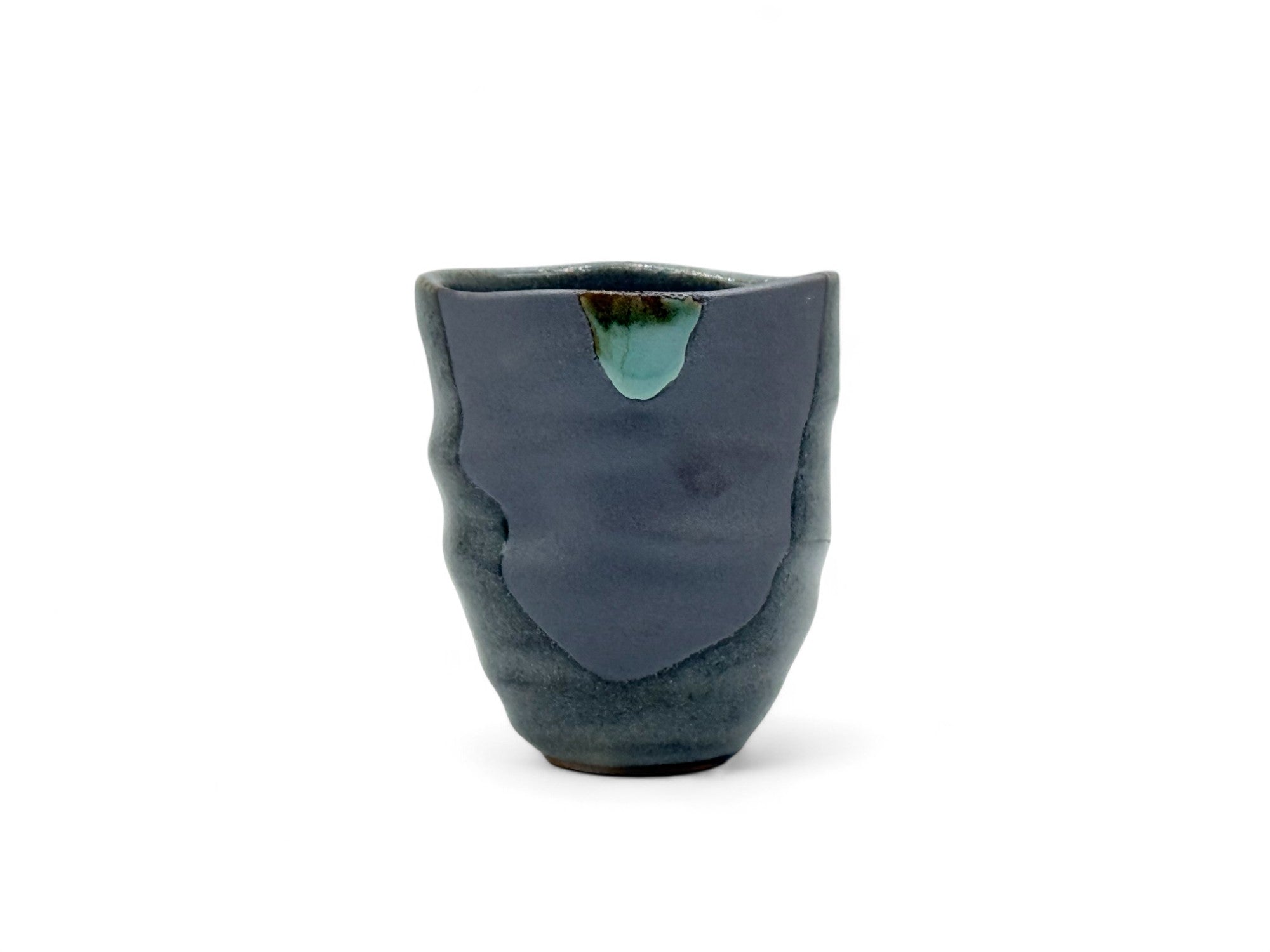 Inoue Tea Nezumi Shinrokubei Gray Mino-yaki Yunomi - Japanese teacup with a gray finish and traditional Japanese design.
