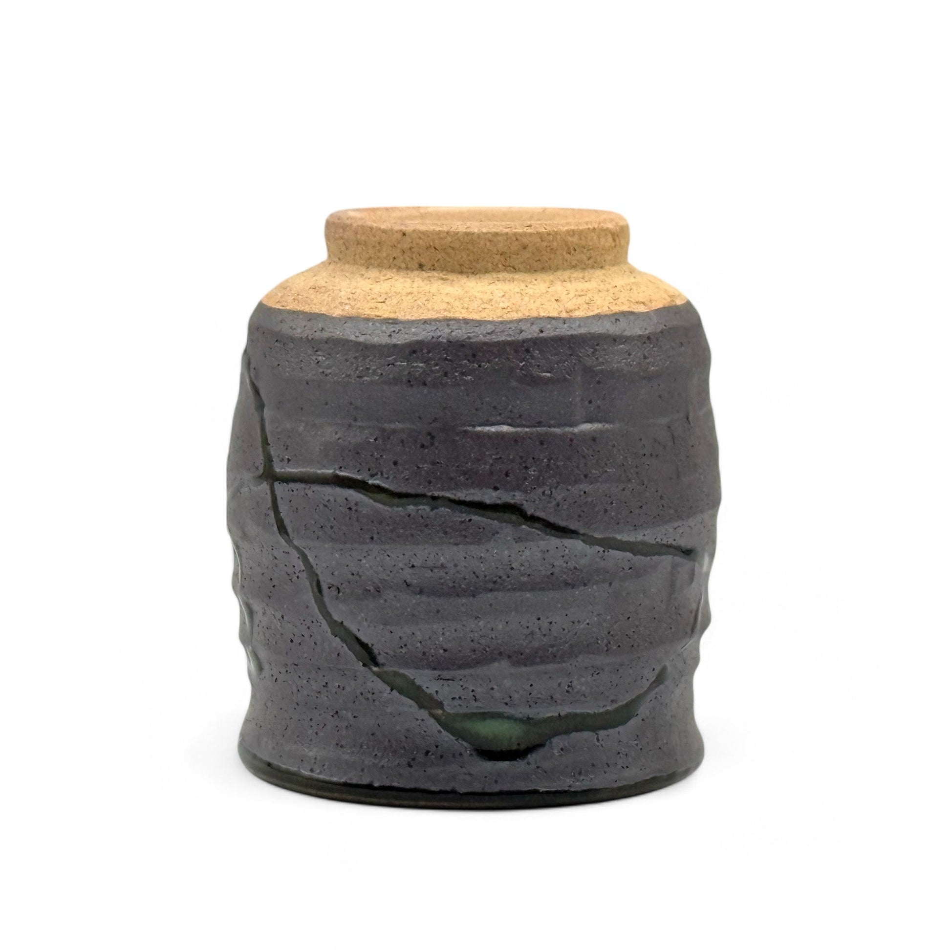 Inoue Tea Kuroitchin Hiwa Black Mino-yaki Yunomi - Japanese Teacup