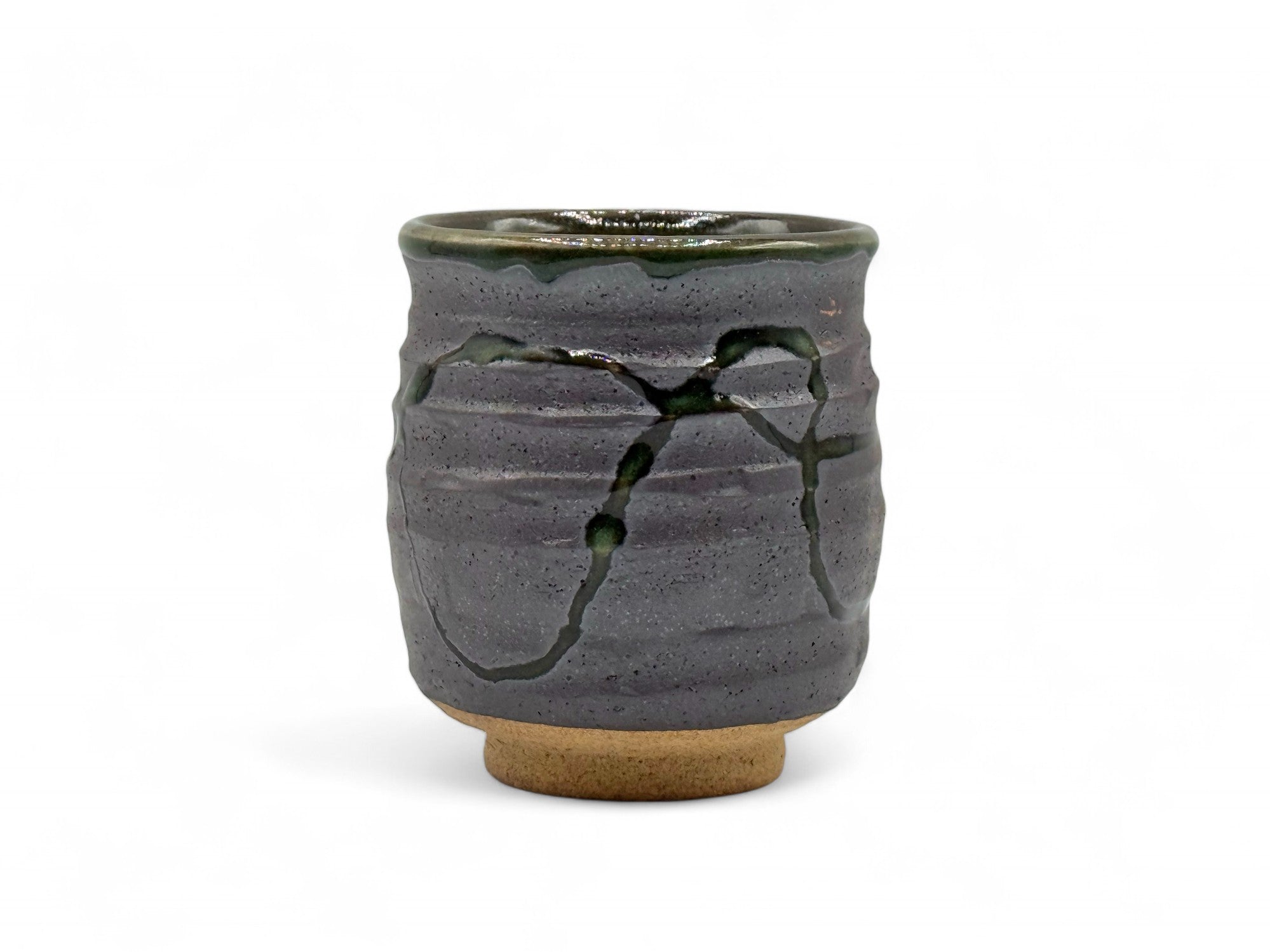 Inoue Tea Kuroitchin Hiwa Black Mino-yaki Yunomi - Japanese Teacup, a handcrafted ceramic teacup in black finish.