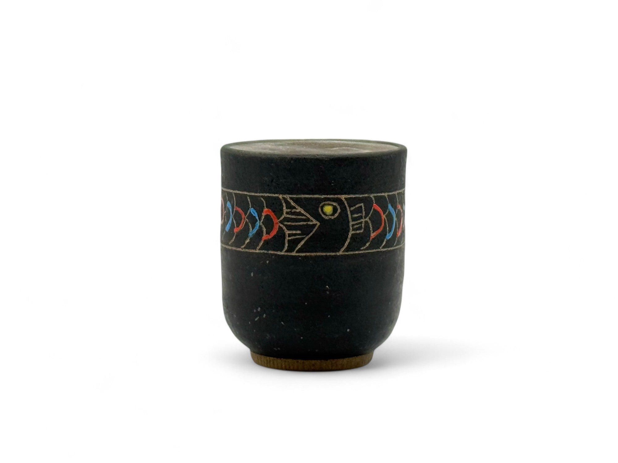Inoue Tea Sakana Black Fish Mino-yaki Yunomi - Japanese teacup featuring a black fish design on a ceramic surface.