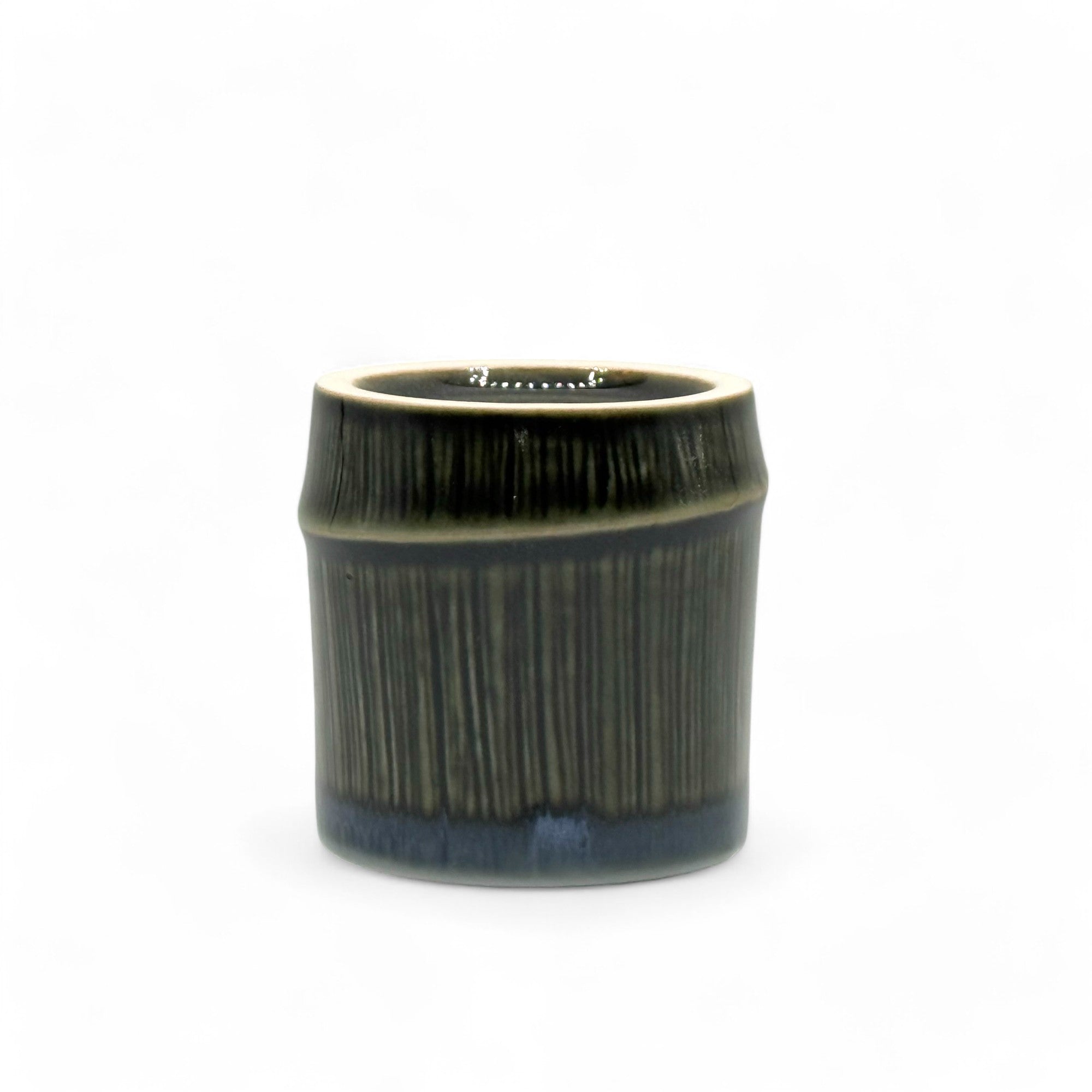 Inoue Tea Tenmoku Midnight Blue Mino-yaki Yunomi - Japanese teacup featuring a dark blue glaze and traditional design.