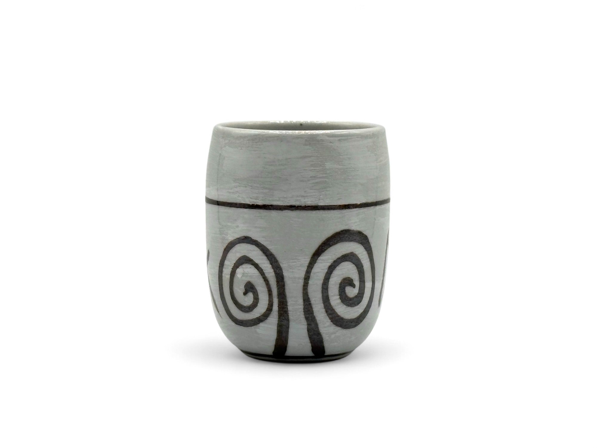 Inoue Tea Shirohake Naruto Gray Mino-yaki Yunomi - Japanese teacup featuring a gray design and traditional Japanese craftsmanship.