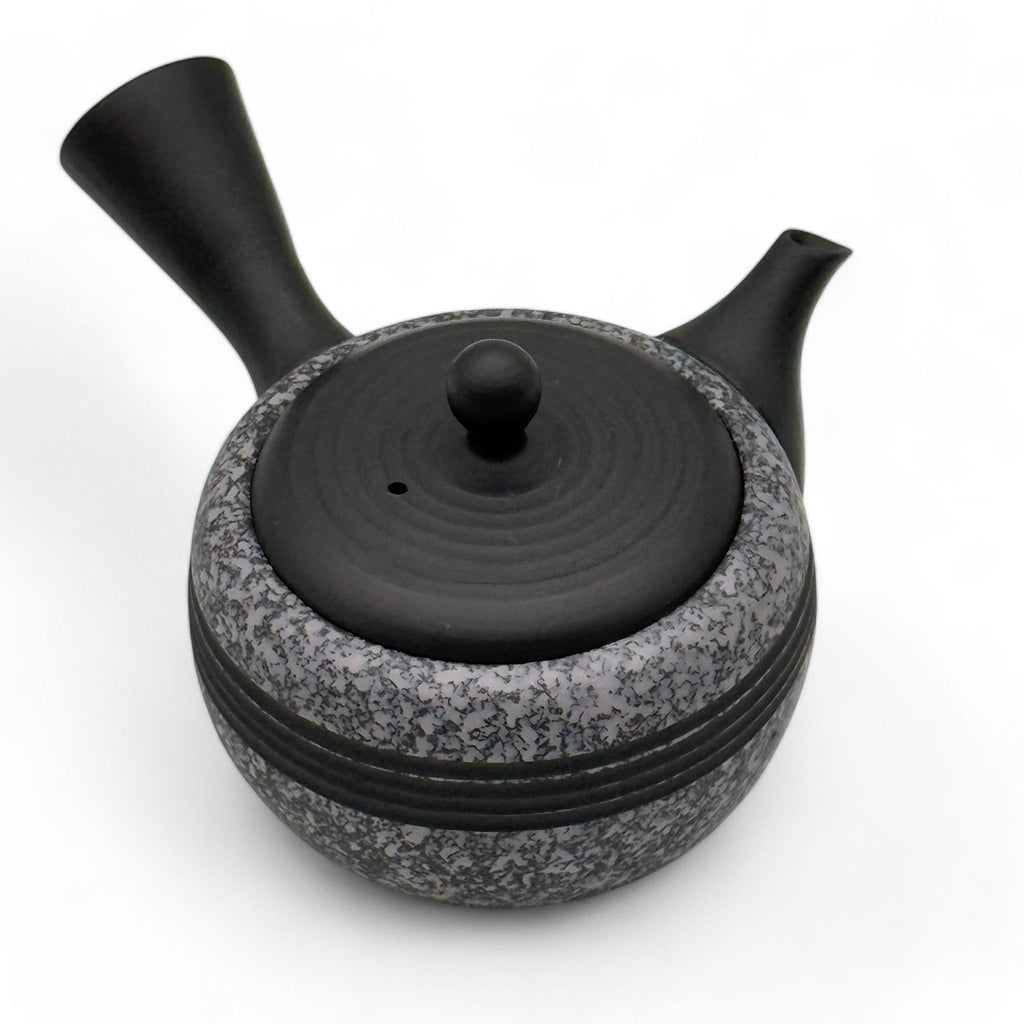 Inoue Tea Komaru Gray Tokoname-yaki Kyusu by Haku yō - Japanese mini teapot with a traditional design and gray finish.