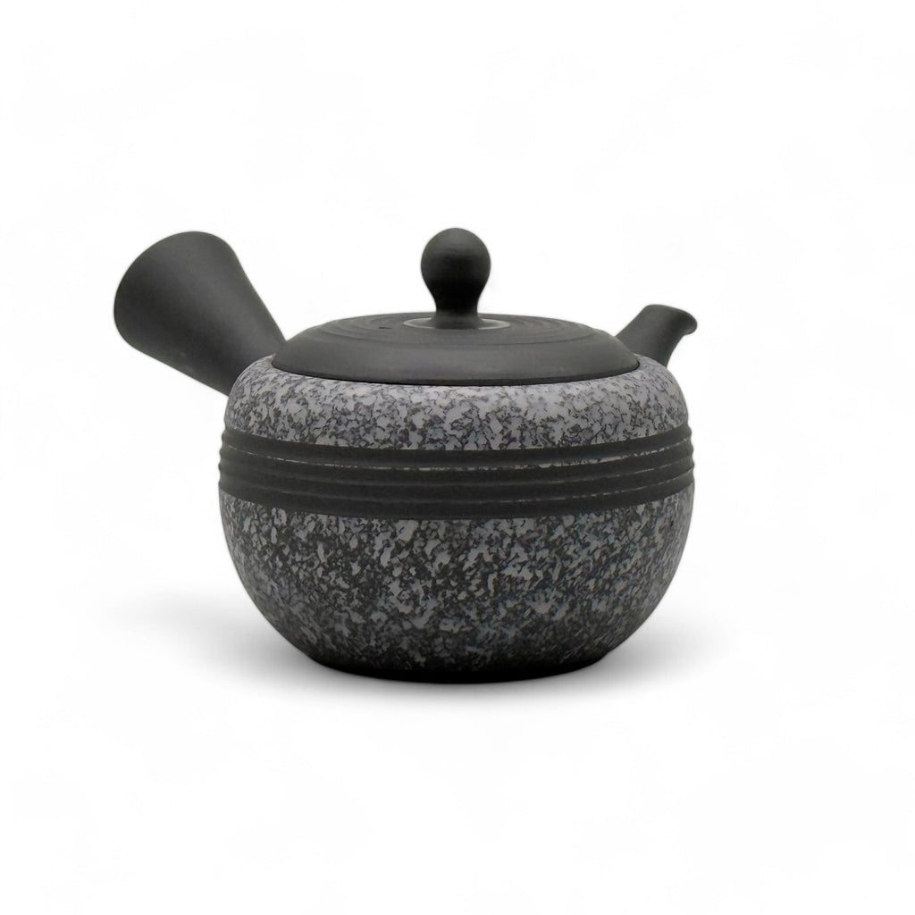 Inoue Tea Komaru Gray Tokoname-yaki Kyusu by Haku yō - Japanese mini teapot with a traditional design, ideal for brewing tea.