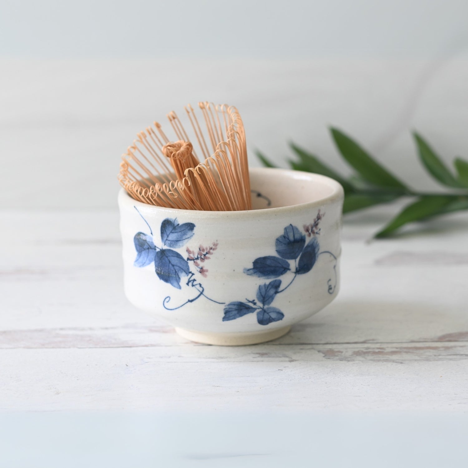 Aprika Life White Clay Kudzu Flowers Matcha Bowl - Thumbnail 3