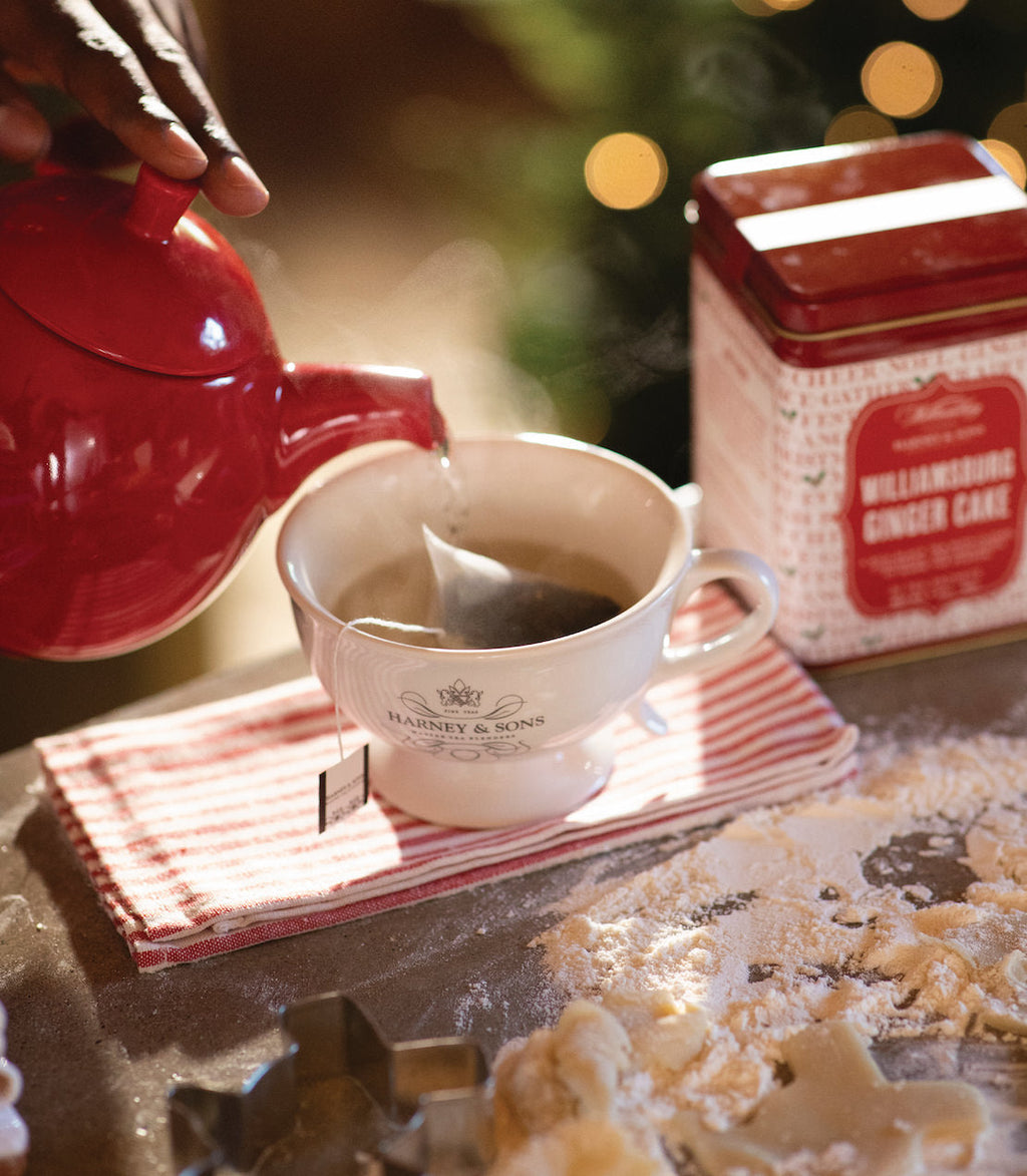 Harney & Sons Williamsburg Ginger Cake, Tin of 20 Sachets, displayed in a mood setting on a table