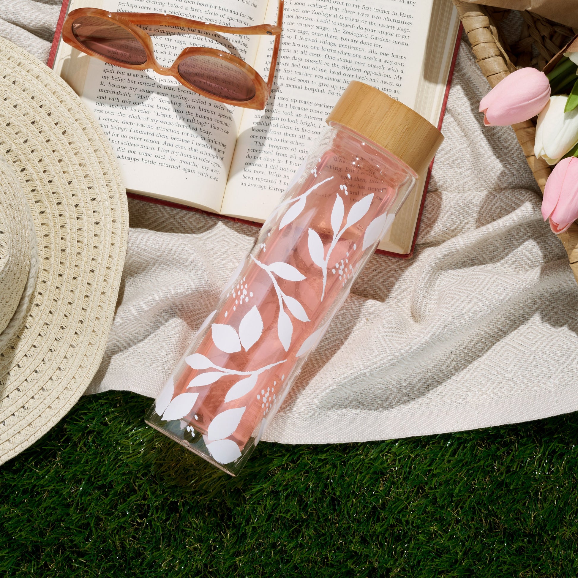 Pinky Up Blair: White Leaf Pattern Glass Travel Infuser Mug