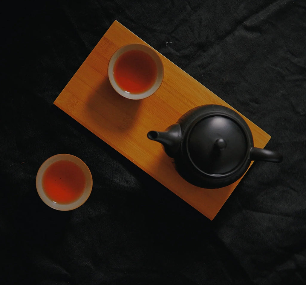 9 Spice Honey Fresh Chai by Somage USA in a clear glass cup, showcasing the vibrant tea color and spices.