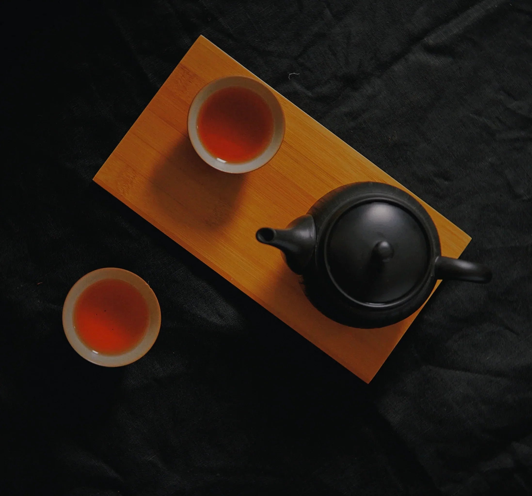 9 Spice Honey Fresh Chai by Somage USA in a clear glass cup, showcasing the vibrant tea color and spices.