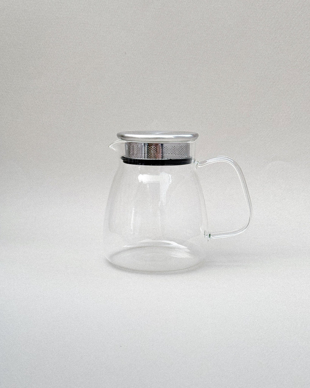 Teappo Simple Teapot, 740 mL glass pot with stainless steel lid, featuring a large arched handle for easy pouring.