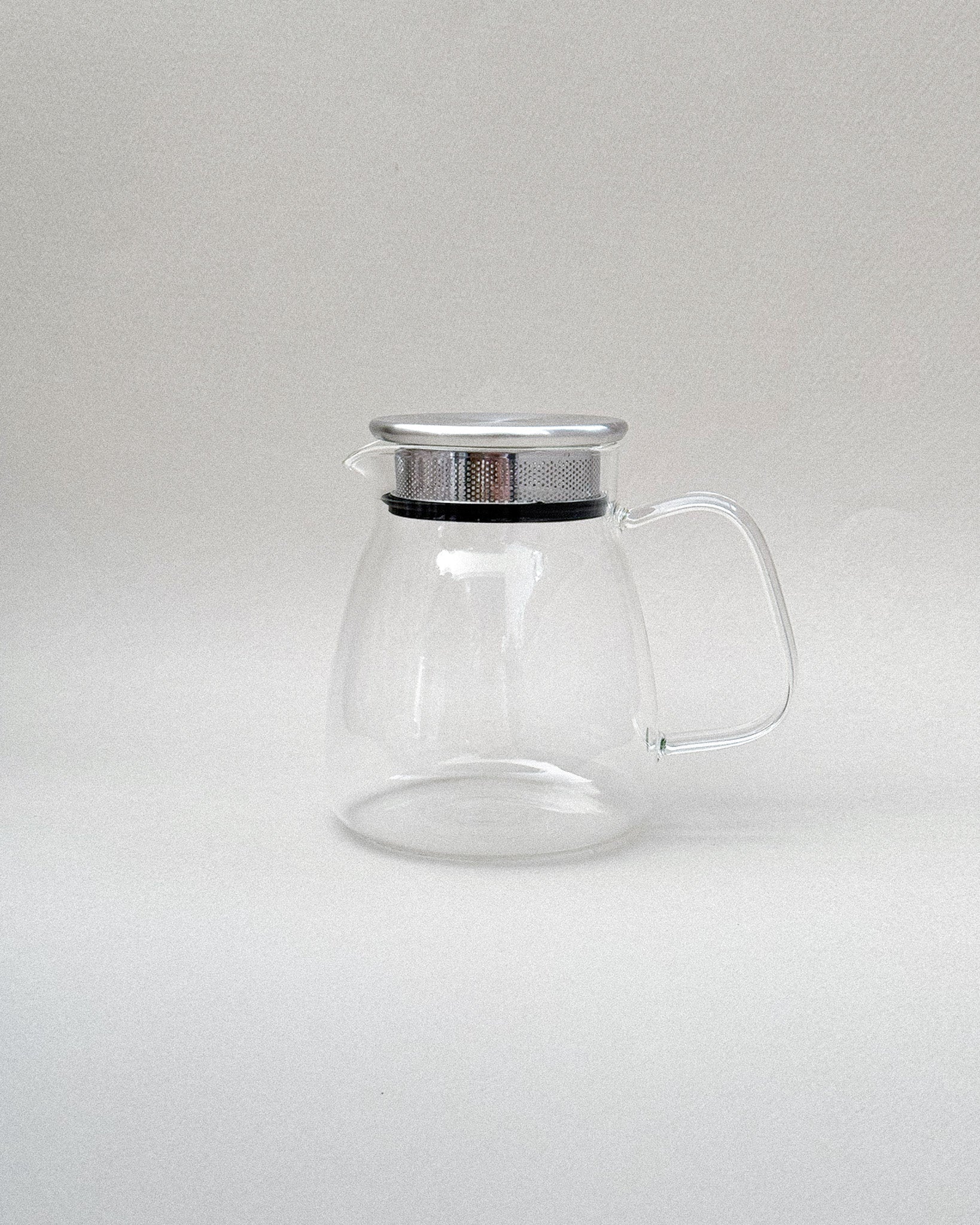 Teappo Simple Teapot, 740 mL glass pot with stainless steel lid, featuring a large arched handle for easy pouring.